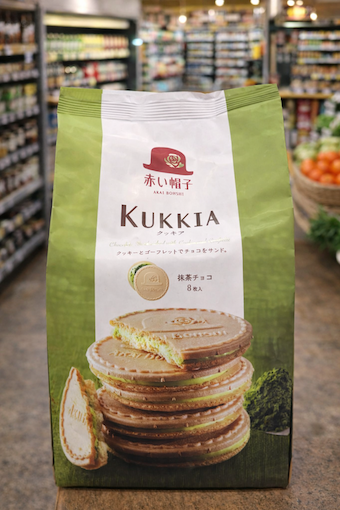 Akai Bohshi Red Hat Green Tea, Chocolate Sandwich Akai bohshi